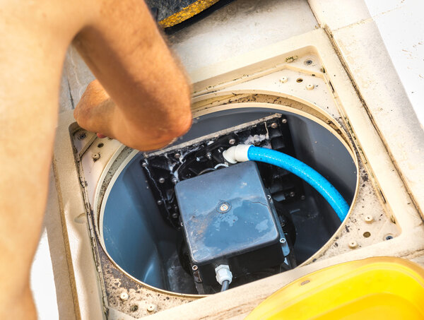 Техническое обслуживание насосной системы бассейна
