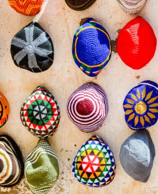 renkli yün kapaklar oryantal pazarında Satılık