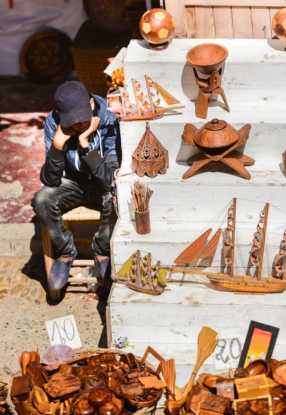 Освобождение места в кедре Essaouira базар — стоковое фото