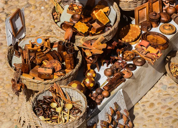 Making room in a cedar of Essaouira souk — Stock Photo, Image