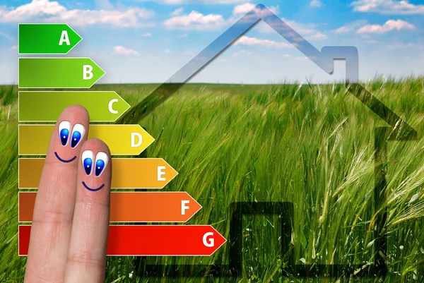 Schattig diagram van huis energie-efficiëntie rating met twee schattige gelukkig vingers en groene achtergrond — Stockfoto