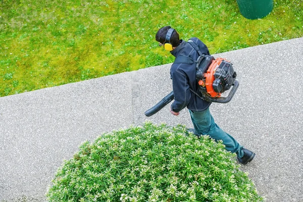 Gardener using a gas blower in a park — Stock Photo, Image
