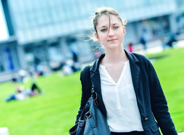 Portrait of a beautiful business woman — Stock Photo, Image