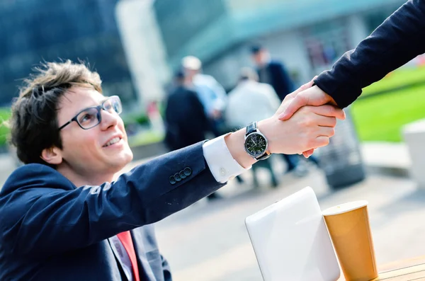 Junior executives dynamics shaking hands — Stock Photo, Image