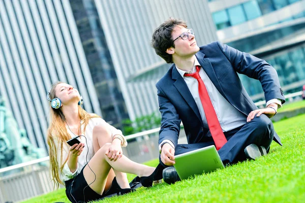 Successful Junior executives dynamics laying down on green grass — Stock Photo, Image