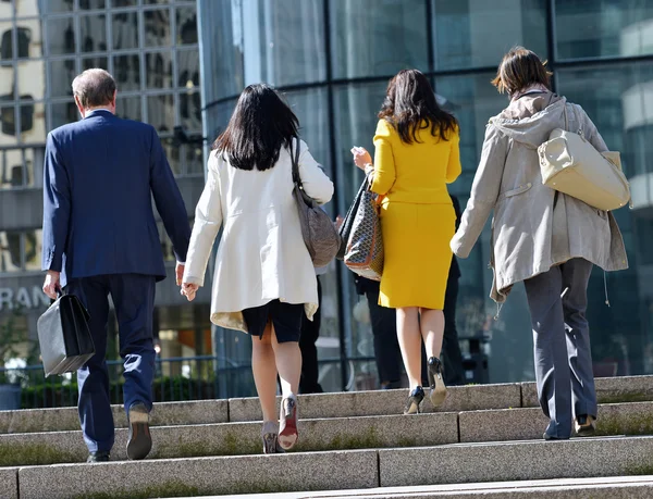 Heures de pointe, les travailleurs de la ville vont travailler — Photo