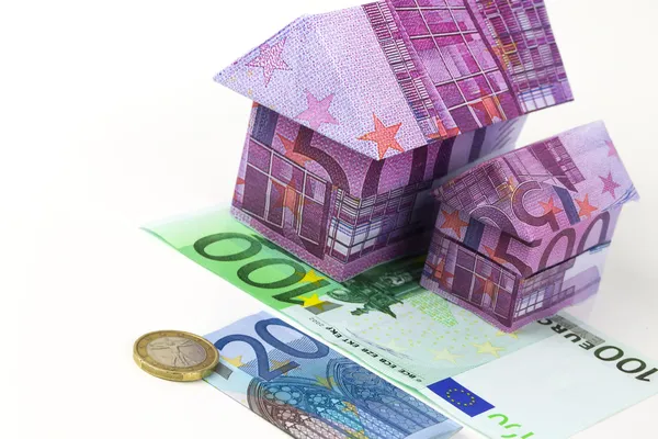Euro bank notes House and coins — Stock Photo, Image