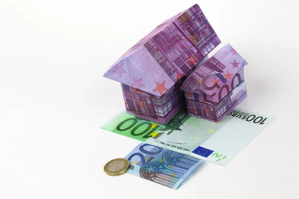 Billetes de banco en euros Casa y monedas — Foto de Stock