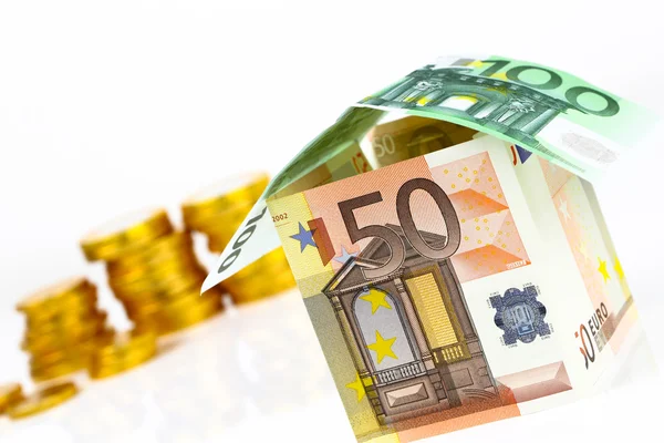 Billetes de banco en euros Casa y monedas — Foto de Stock