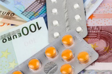 tıbbi ilaçlar ve euro banknot para Tablet