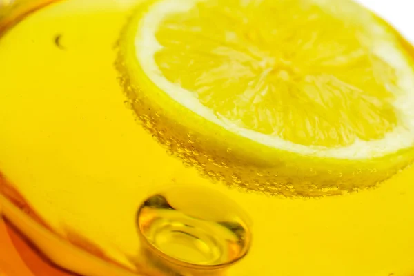 Limon sur verre d'alcool — Photo