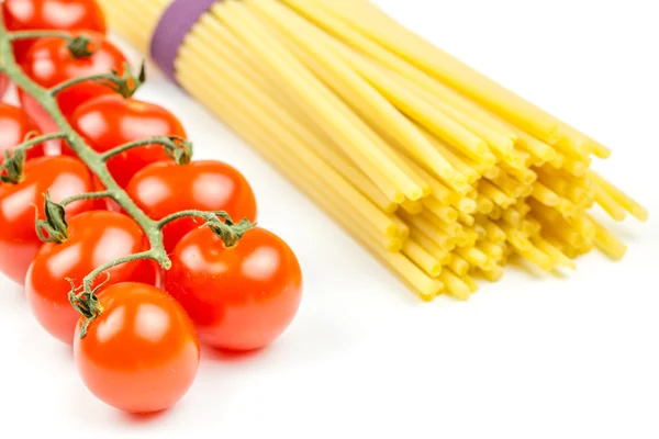 Spaghetti and tomatoes with herbs — Stock Photo, Image