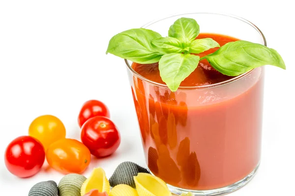Makaron Conchiglie i pomidorów z sokiem — Zdjęcie stockowe