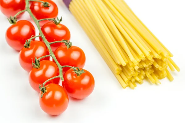 Spaghetti and tomatoes with herbs — Stock Photo, Image