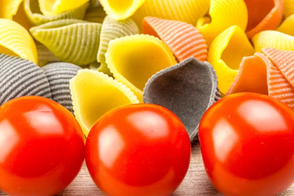 Conchiglie pasta with cherry tomatoes — Stock Photo, Image