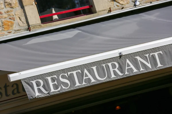 Skyltfönster för fransk restaurang — Stockfoto