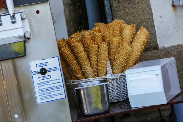 Conos de gofre en una heladería — Foto de Stock