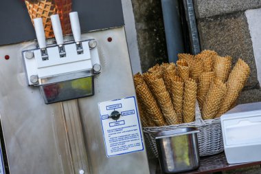 Waffle külah dondurma Dükkanı içinde