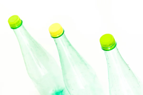 Plastflaskor isolerade på vitt — Stockfoto