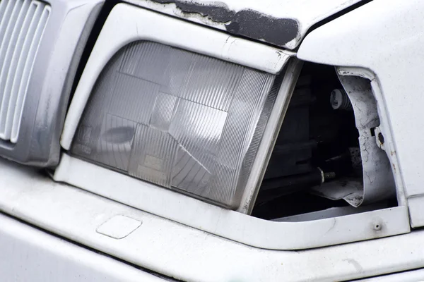 Old White Car Crashed Front Disassembly Vehicles Turn Signal Headlamp — Stockfoto