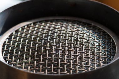 Yemek pişirmek için gaz ızgarası. Flash Kamp ve Sırt Çantası Fırın Pişirme Sistemi. Macera yaşam tarzı konsepti. Seçici odak