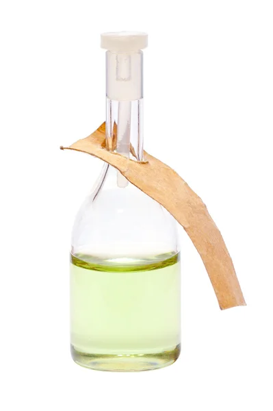 Bergamot uçucu yağ üzerine beyaz izole