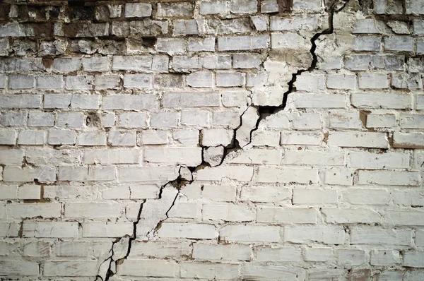 Eski kırık duvar