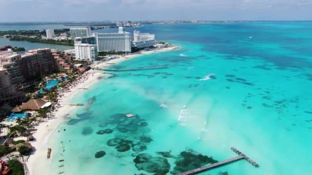 Caraibi Bianco Incontaminato Spiaggia Sabbiosa Vista Drone Aereo Volare Sopra — Video Stock