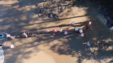 Playa Hermosa hava aracında sanatsal balıkçılık. Geleneksel veya geçimlik balıkçılık çeşitli küçük ölçekli, düşük teknolojili, düşük sermayeli balıkçılık tekil balıkçılık hanelerinin uygulamalarından oluşur..