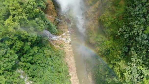 Дикий Водоспад Тамул Дивовижний Незіпсований Лісовий Каскад Вертикальним Дроном Американський — стокове відео