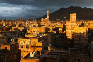 Cityscape sana, yemen, kasvetli cloudsin ile