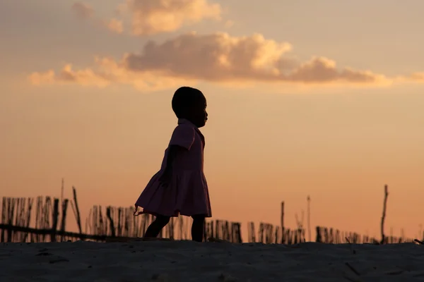 Little girl walking on the beach — Stock Photo, Image