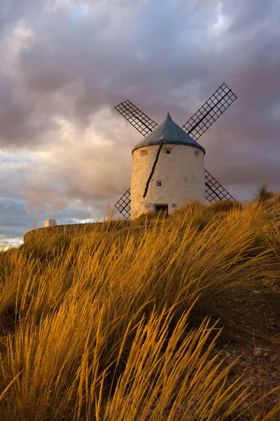 Větrné mlýny, Kastilie-la mancha, Španělsko — Stock fotografie