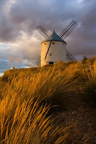 Windmolens, castilla la mancha, Spanje — Stockfoto