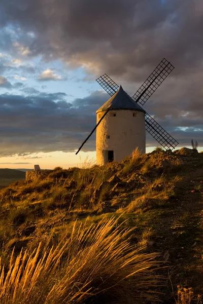 Větrné mlýny, Kastilie-la mancha, Španělsko — Stock fotografie