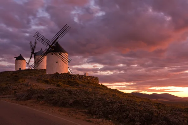 Větrné mlýny, Kastilie-la mancha, Španělsko — Stock fotografie