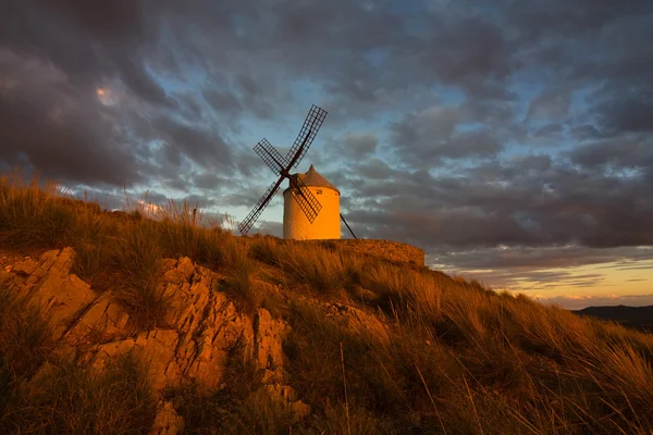 Větrné mlýny, Kastilie-la mancha, Španělsko — Stock fotografie