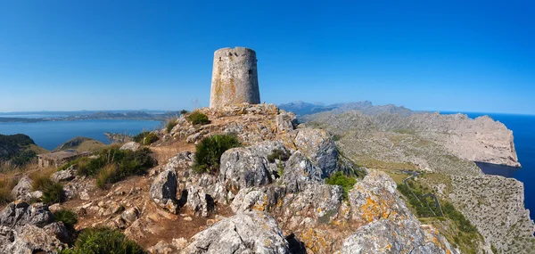 Le rovine della vecchia fortezza — Foto Stock