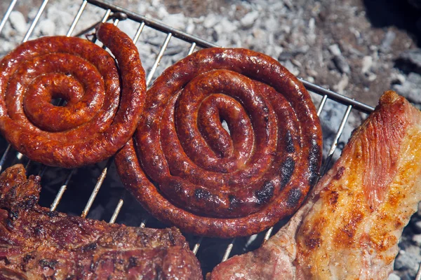 Carnes grelhadas e frango — Fotografia de Stock