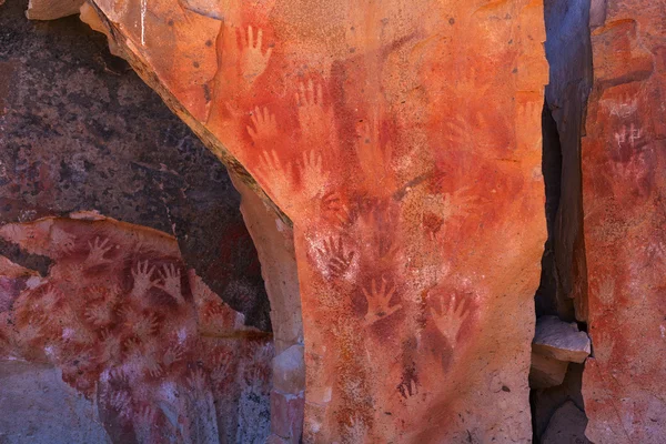 Pinturas de cavernas no Cueva de las Manos — Fotografia de Stock