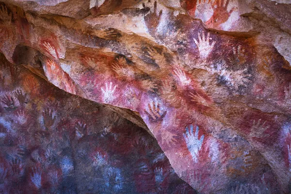 Barlang festményei a Cueva de Las Manos — Stock Fotó
