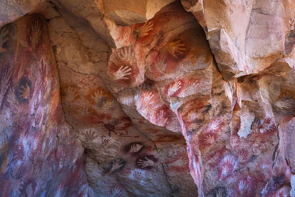 Cave paintings in the Cueva de las Manos — Stock Photo, Image