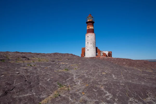 Farol velho em uma ilha na Patagônia — Fotografia de Stock