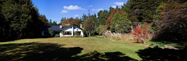 Haus im Wald — Stockfoto