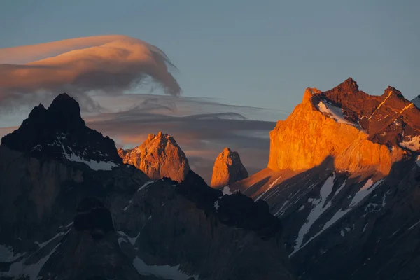 Ηλιοβασίλεμα στην το εθνικό πάρκο torres del paine — Φωτογραφία Αρχείου