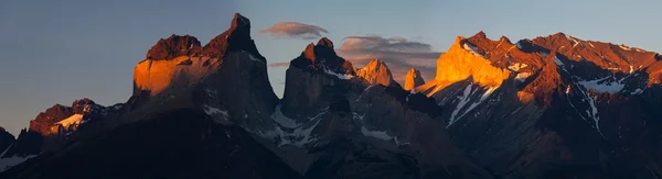 Coucher de soleil dans le parc national Torres del Paine — Photo