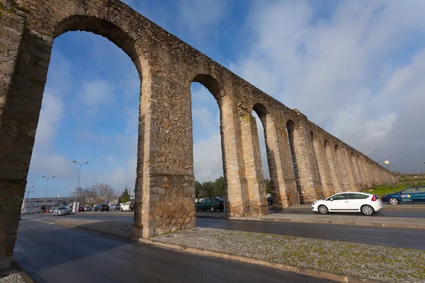 Antiguo acueducto en Evora — Foto de Stock