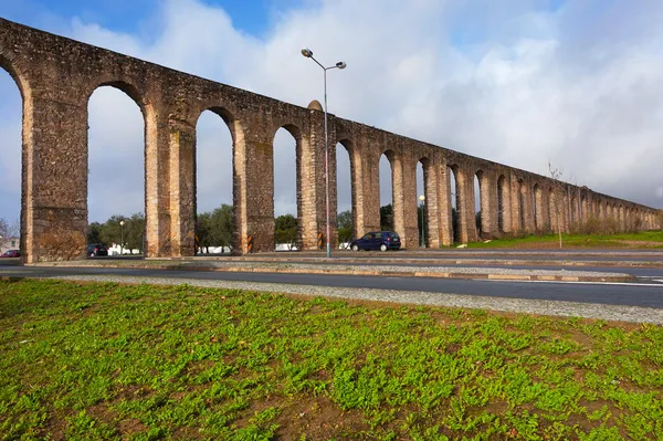 Antiguo acueducto en Evora — Foto de Stock