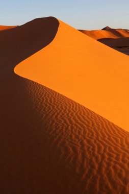 Çöldeki kum tepeleri