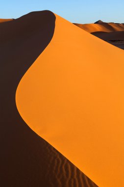 Çöldeki kum tepeleri